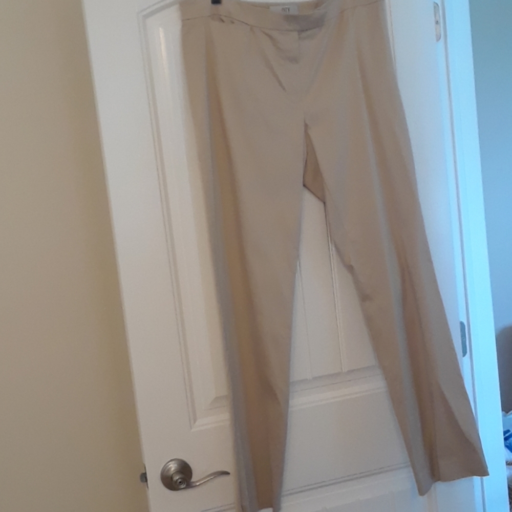 NWOT City DKNY Beige Pant w/Zipper at ankles